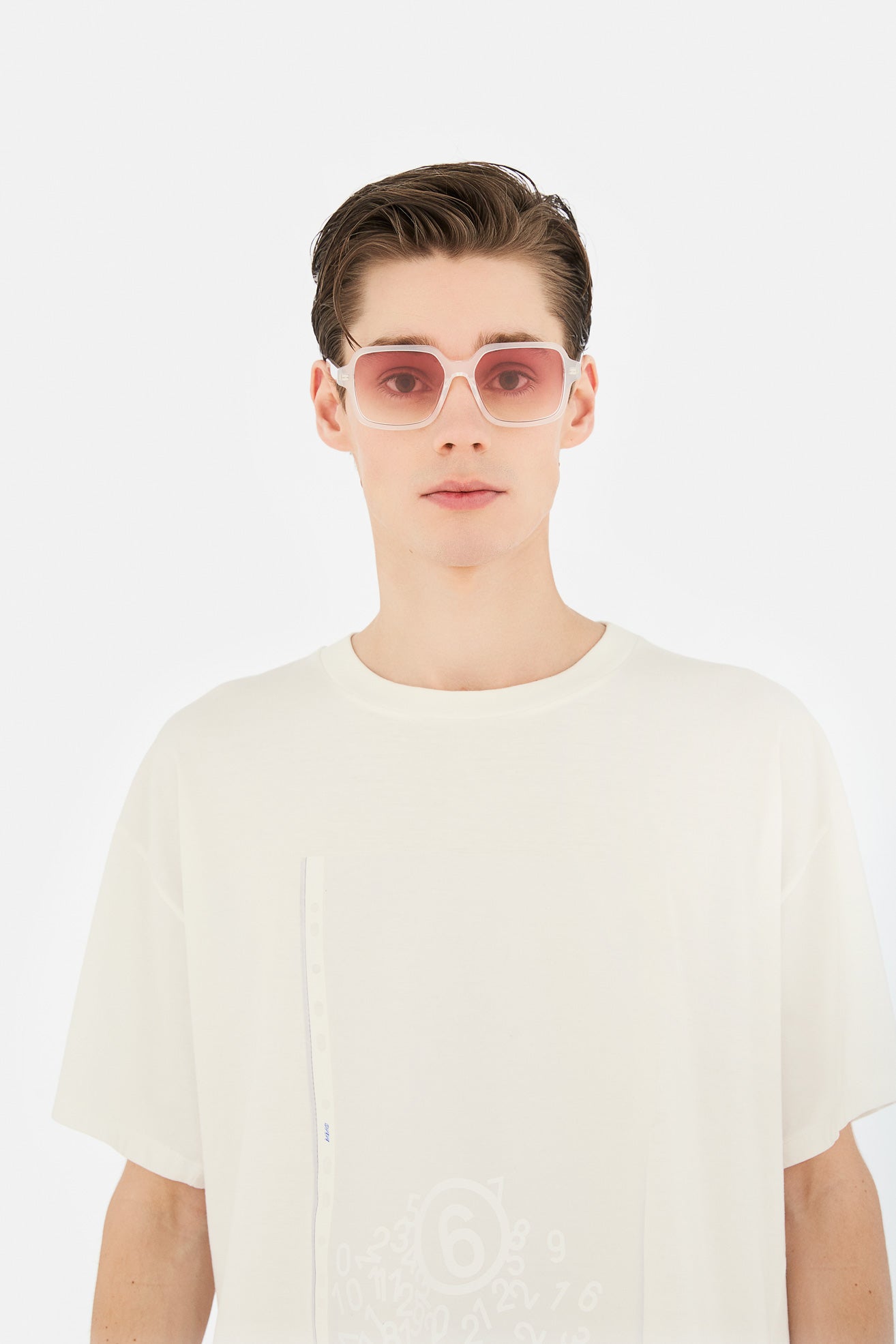 Model wearing Lunettes 4 in Pearl Sand