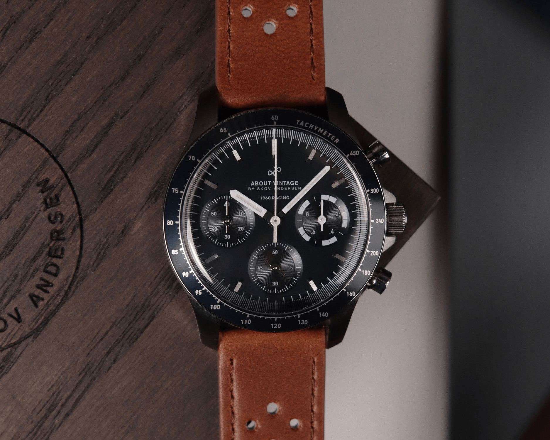 1960 Racing Chronograph, tachymeter and dial detail