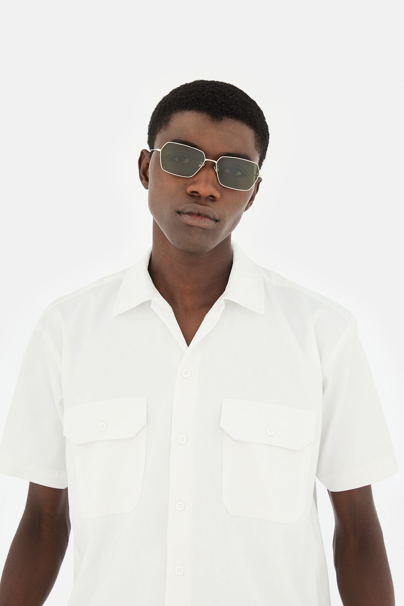 Model wearing Balarm in Classico