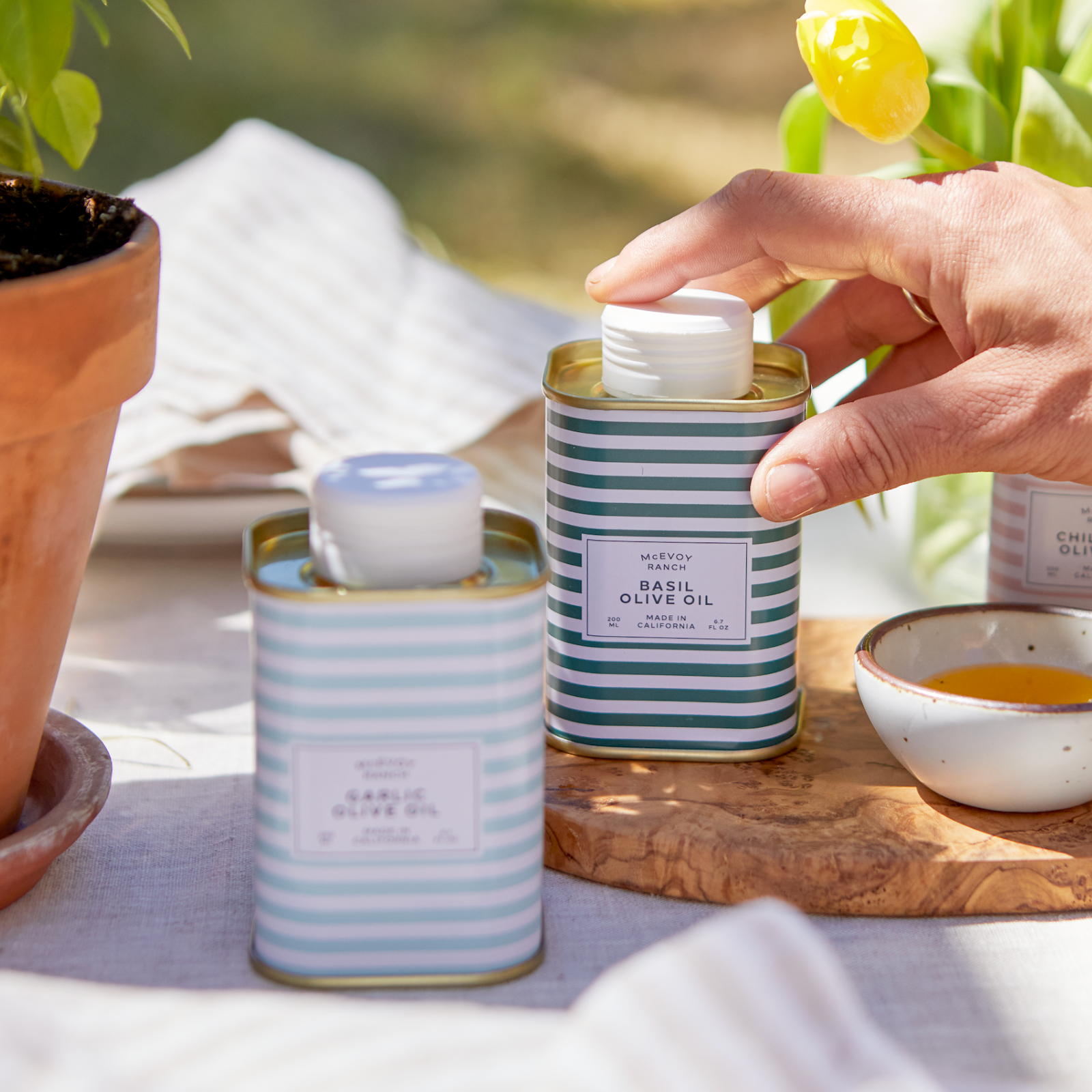 Stripes Organic Basil Olive Oil detail