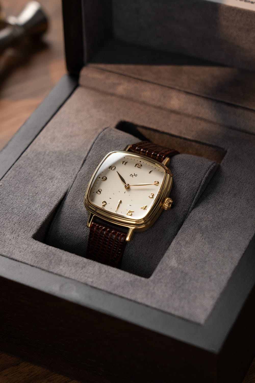 1954 Capri Mechanical Gold White, lifestyle view
