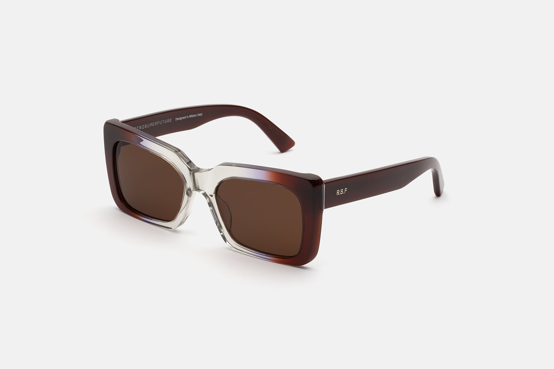 Senta in Side Fade, three-quarter view
