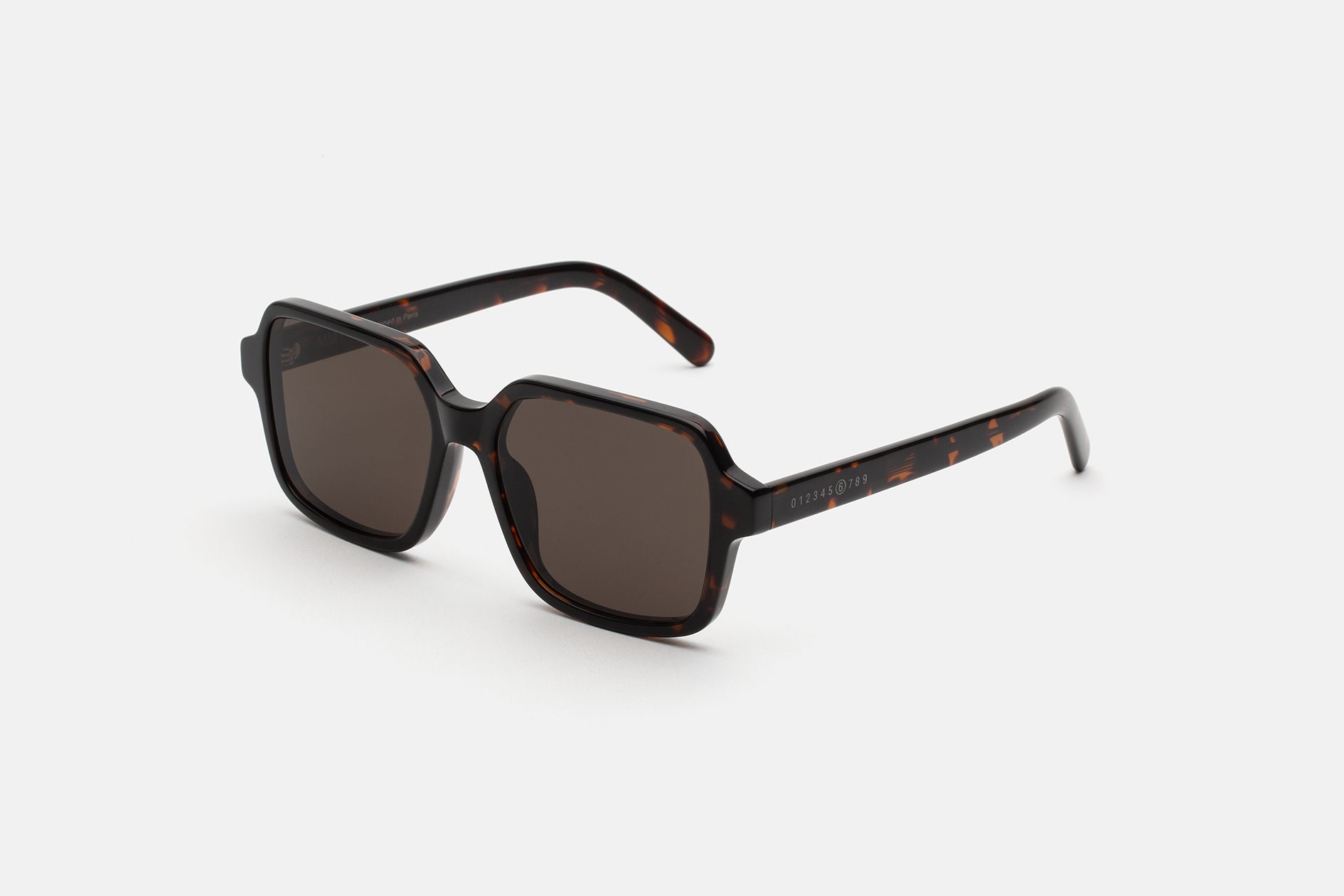 Lunettes 4 in Havana, three-quarter view