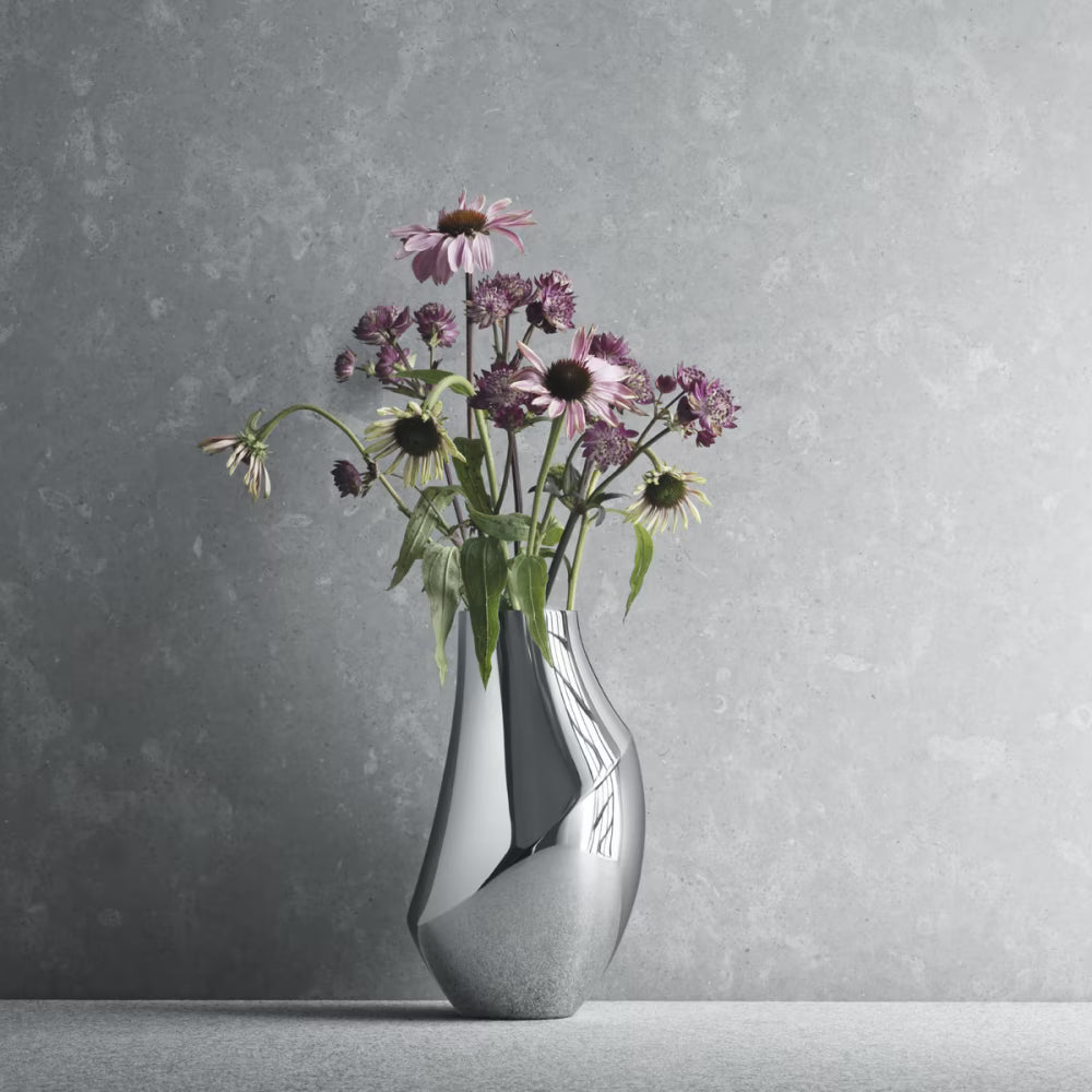 GeorgJensen_FLORAVase_Medium_2.avif