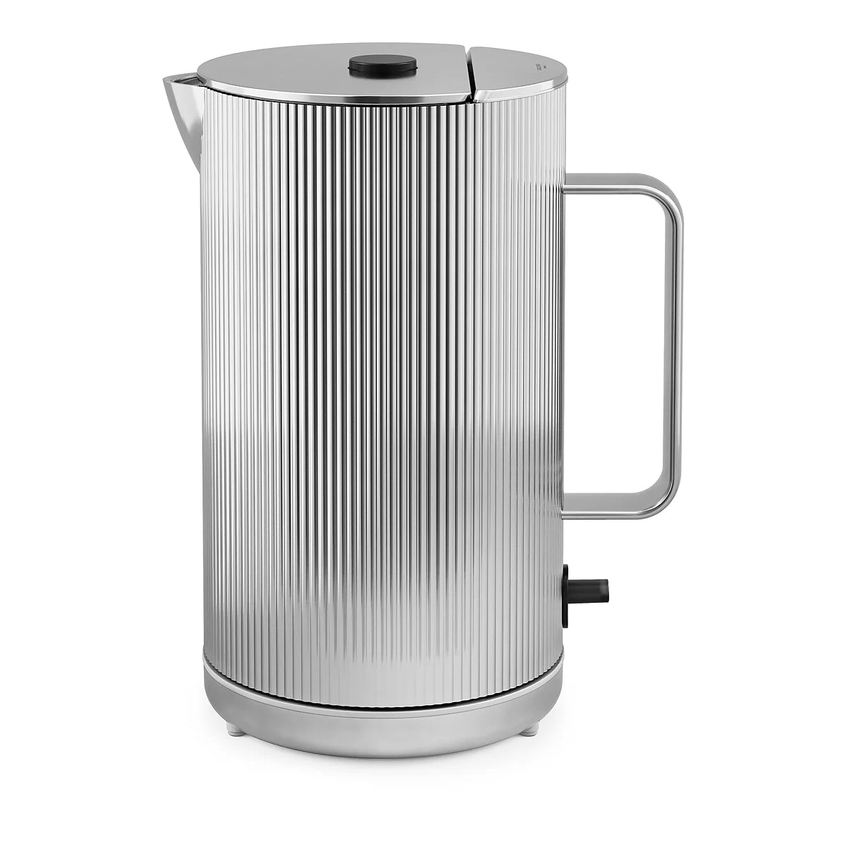 Georg_Jensen_Bernadotte_Kettle_2.webp