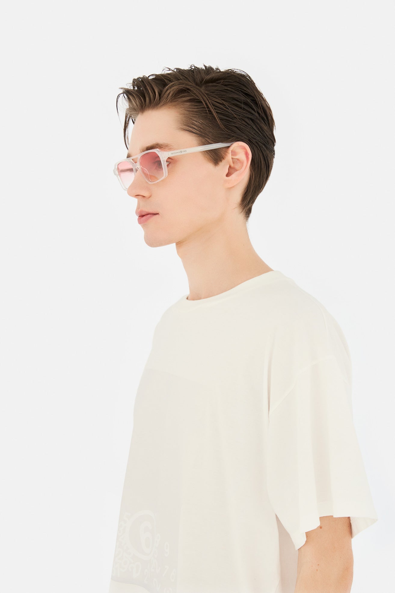 Model wearing Lunettes 7 in Pearl Sand