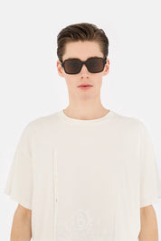 Model wearing MM6 Maison Margiela Lunettes 4 in Havana