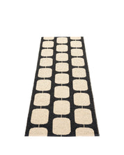 Pappelina STEN rug in Black