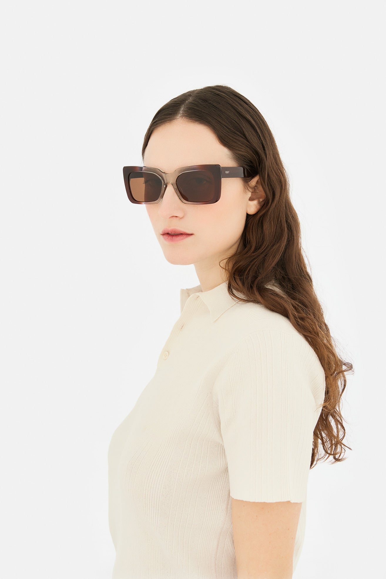 Model wearing Senta in Side Fade