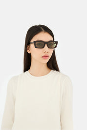 Model wearing RETROSUPERFUTURE Fred 2.0 in 3627 dark Havana with bottle green lenses