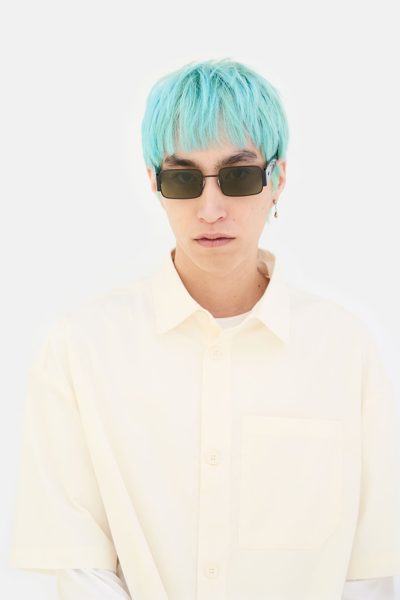 Model wearing Z in Tartaruga, second view