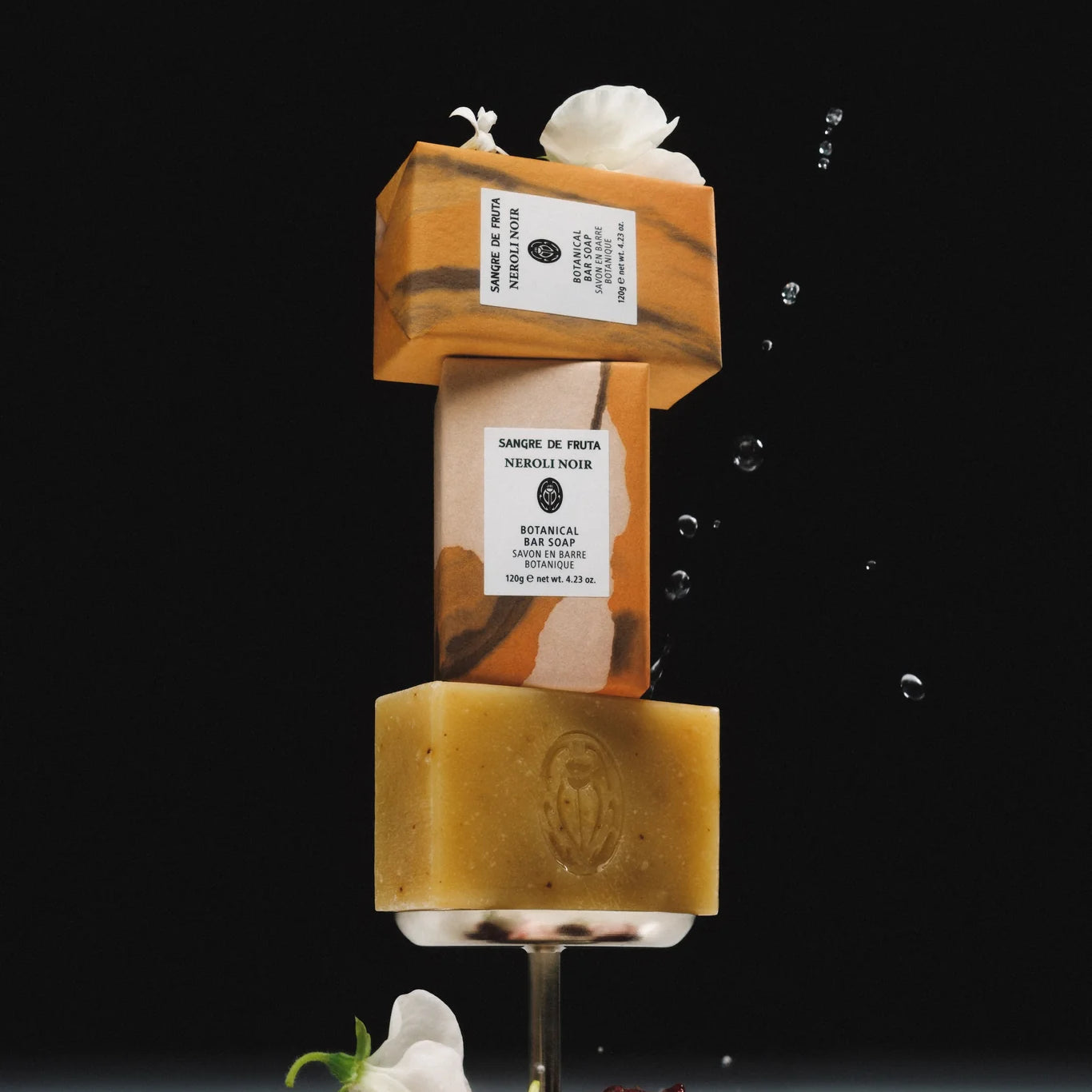 SANGE_DE_FRUTA_Botanical_Bar_Soap_Neroli_Noir_4.webp