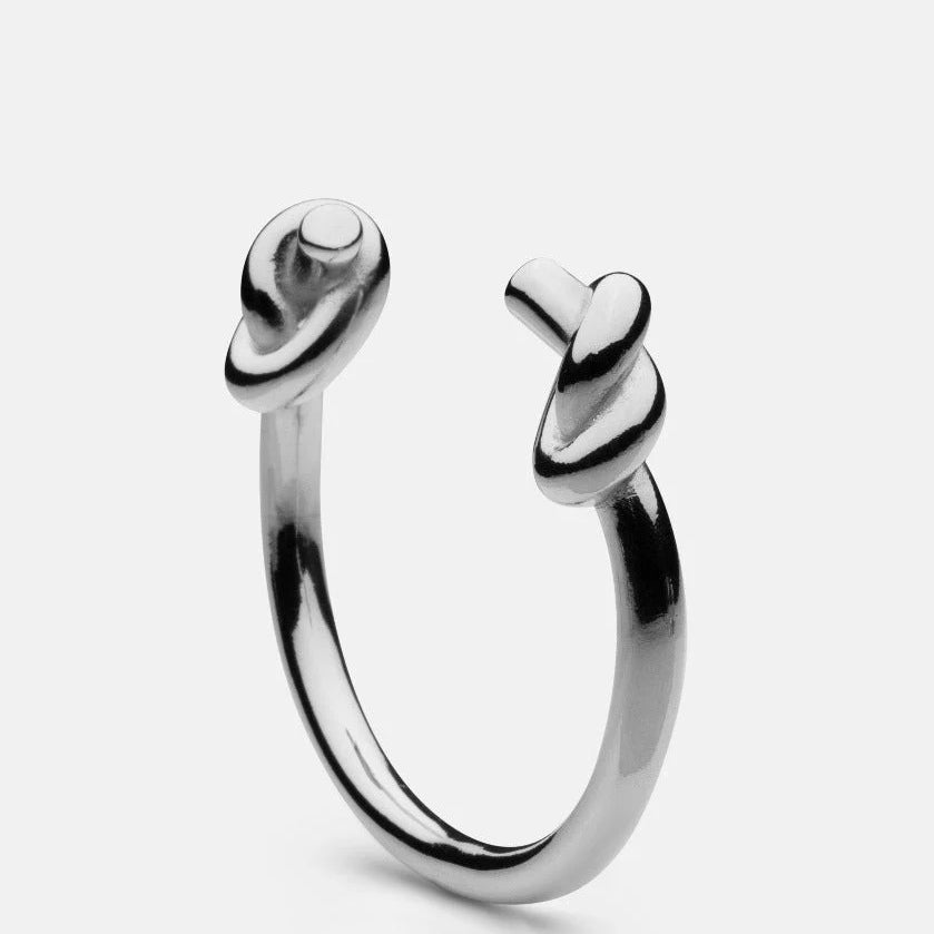 Skultuna_Massive_Knot_Cuff_Silver_2.webp