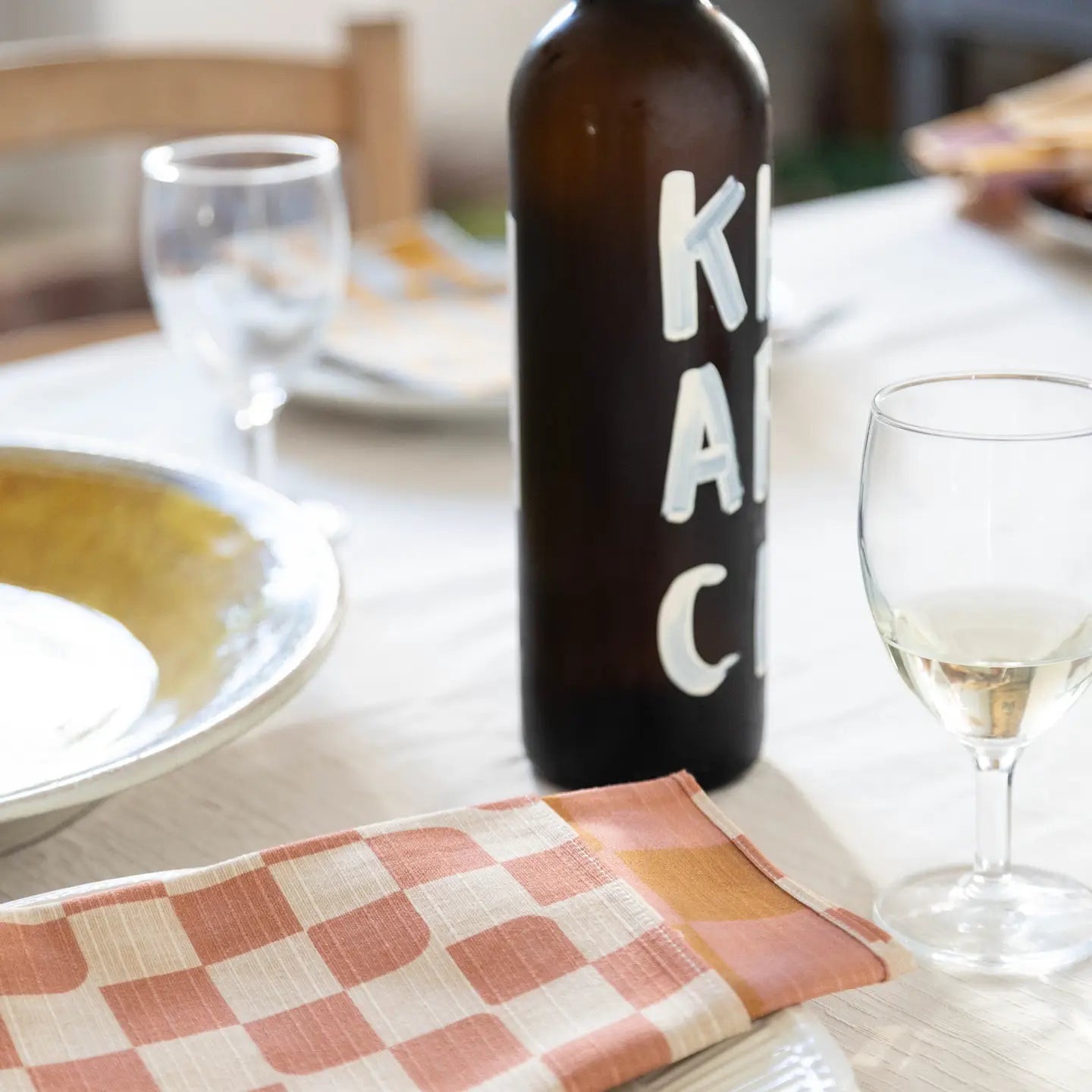 Tortuga_Forma_Dinner_Napkin_Checker_Rosewood_2.webp