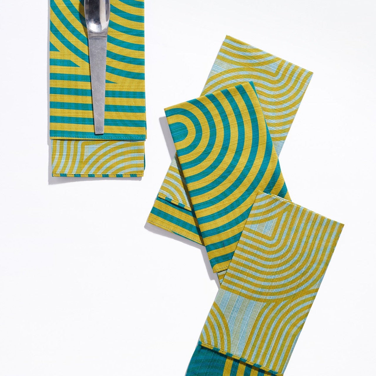 Comb Dinner Napkins in Peridot, stacked