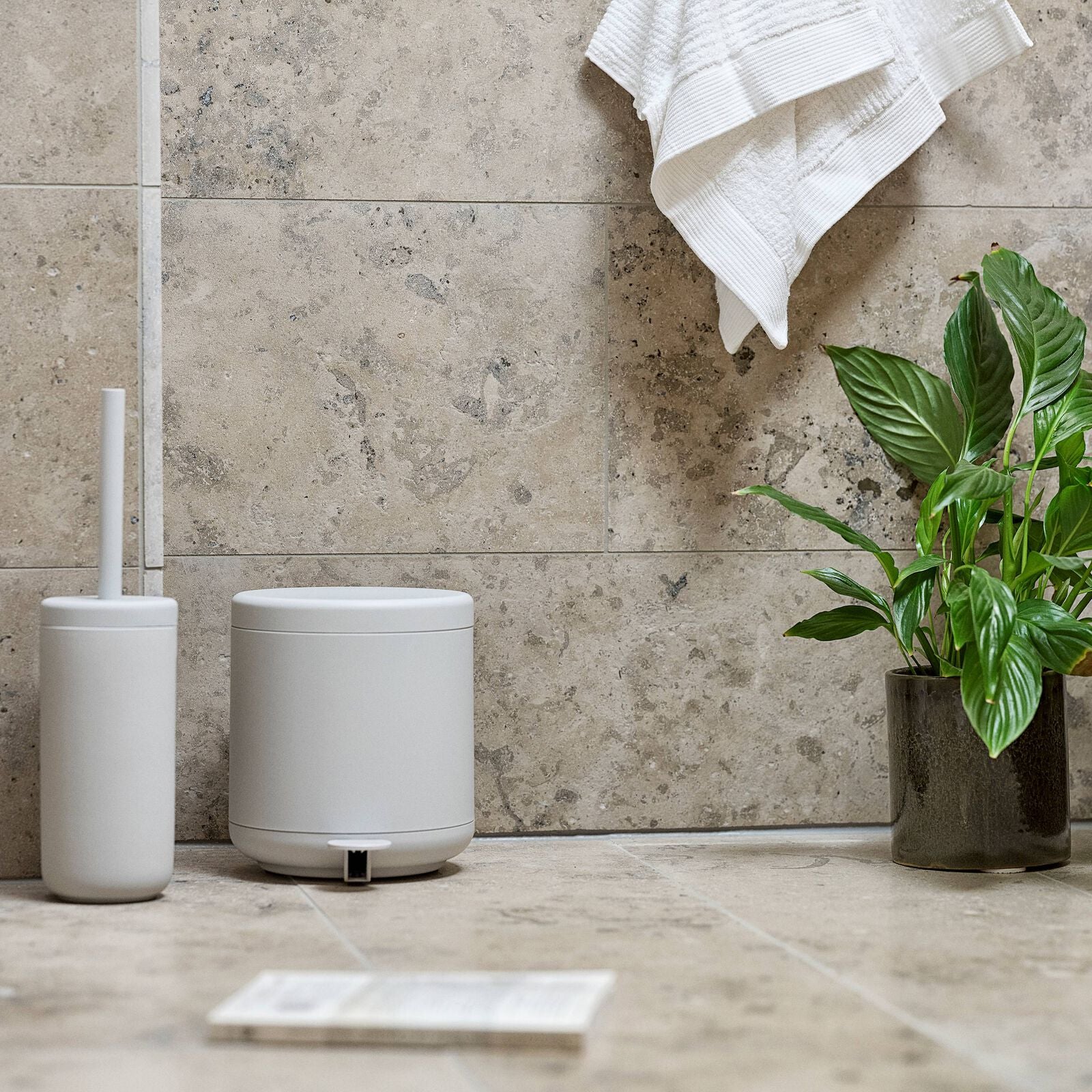 ZoneDenmarkUmeToiletBrushSoftGreyFloor.jpg