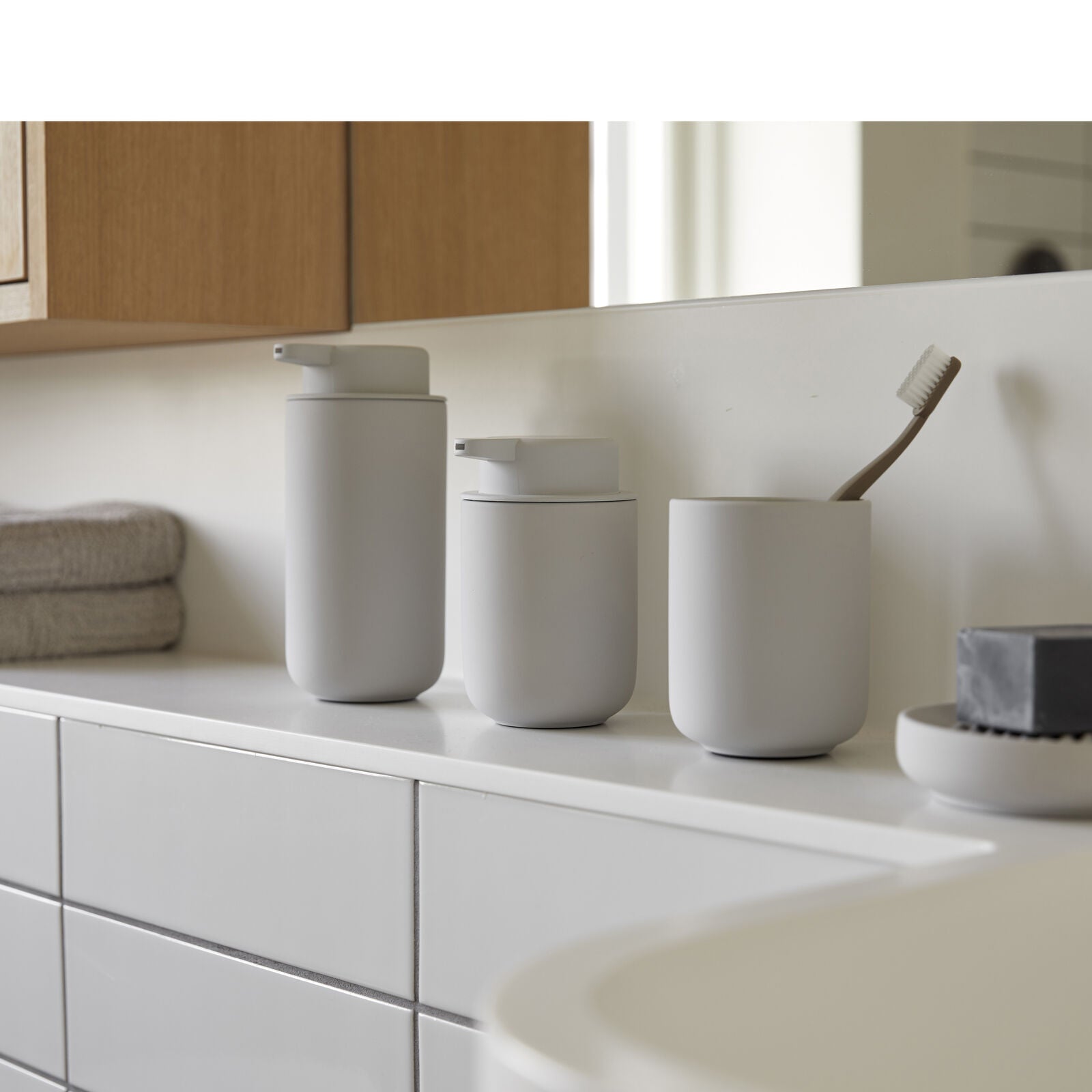 ZoneDenmarkUmeToothbrushMugSoftGreyCountertop3_7402cff1-198f-4608-b3e8-94370dbdce30.jpg