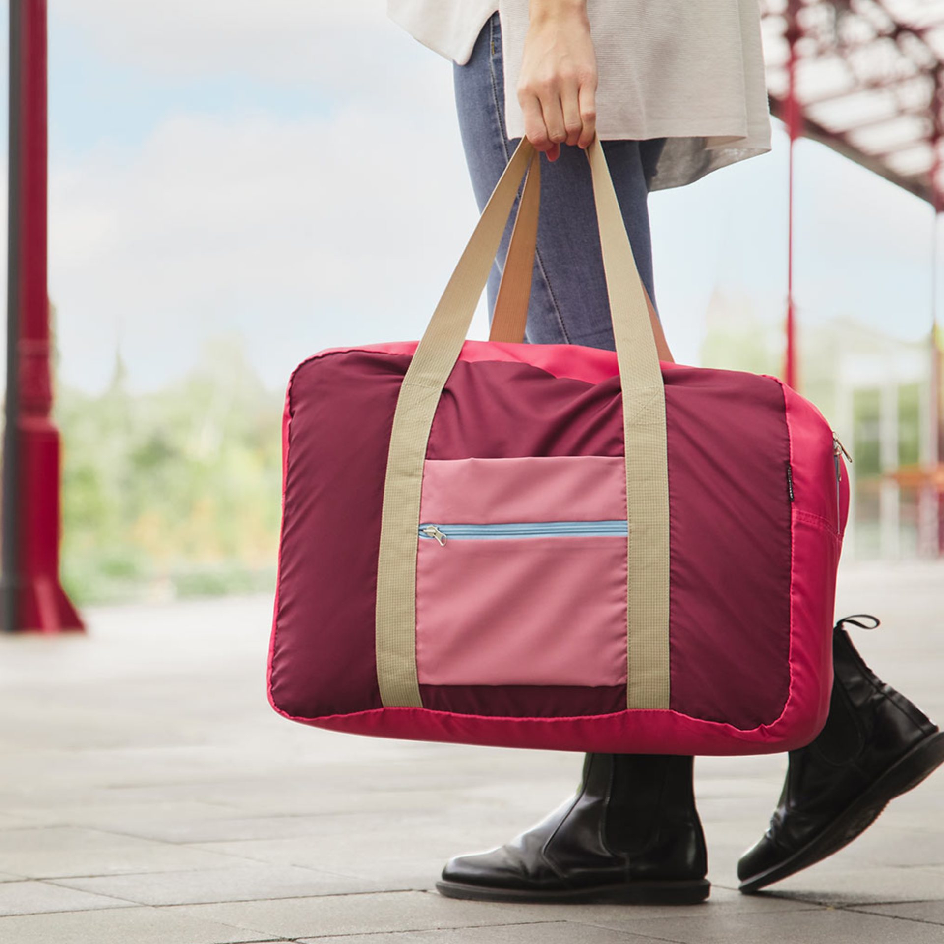 Remember Ida leisure & travel bag carried outdoors