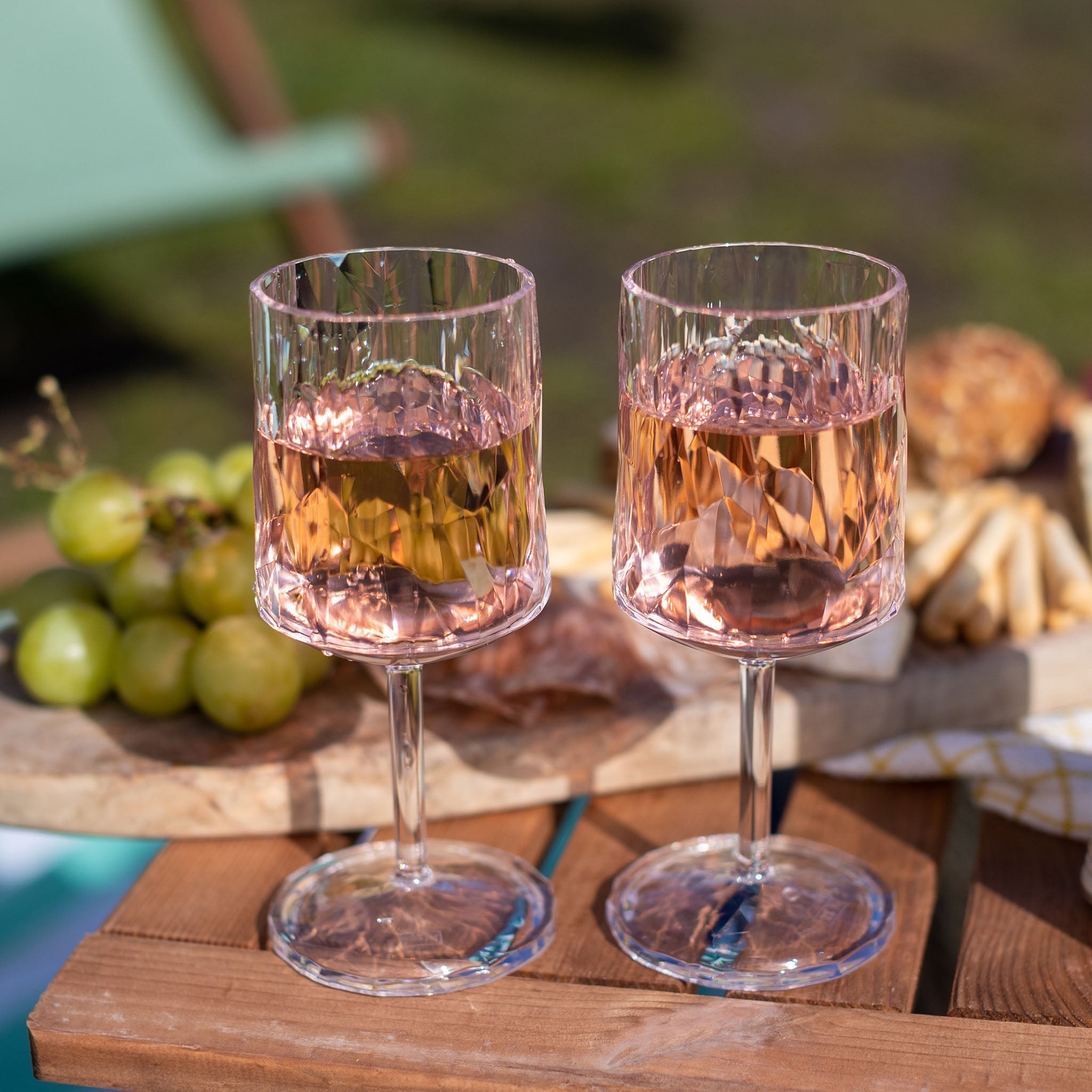 koziol Superglas CLUB No. 9 wine glass, lifestyle